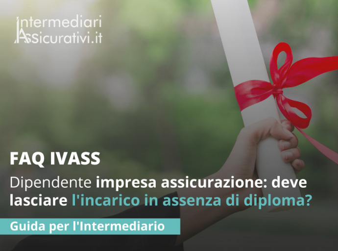 Dipendente impresa assicurazione: deve lasciare l'incarico in assenza di diploma?